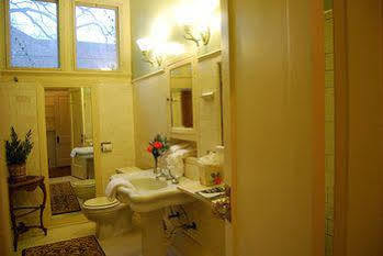 Rothschild Pound House Inn Columbus Exterior foto